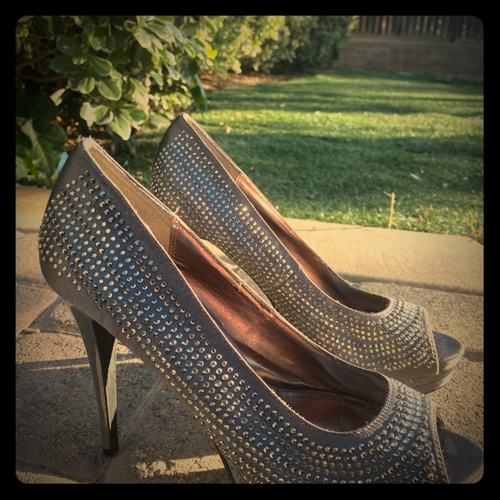 SILVER STUDDED 6 INCH HEELS